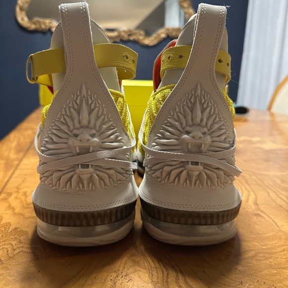Nike LeBron 16 Harlem Fashion Row Size 13 shoes. - Picture 7 of 9